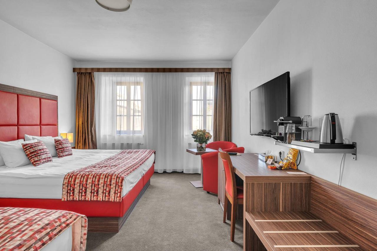 Hotel Nelly Kellys Trutnov Extérieur photo