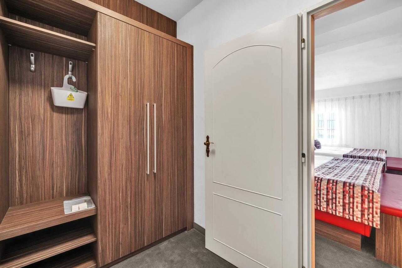 Hotel Nelly Kellys Trutnov Extérieur photo