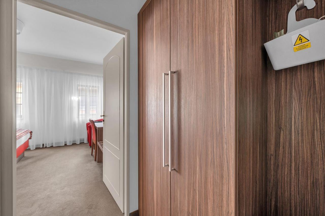 Hotel Nelly Kellys Trutnov Extérieur photo