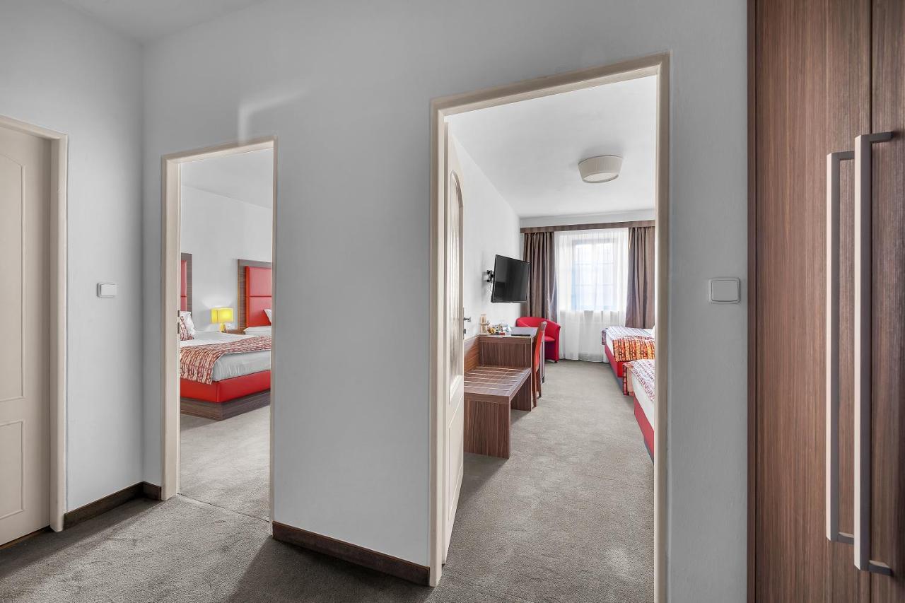 Hotel Nelly Kellys Trutnov Extérieur photo