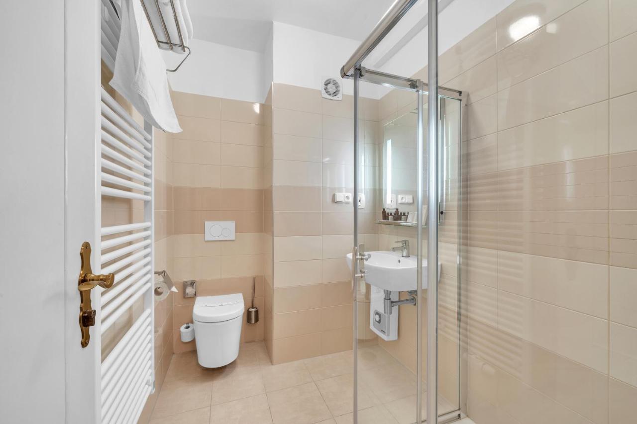 Hotel Nelly Kellys Trutnov Extérieur photo