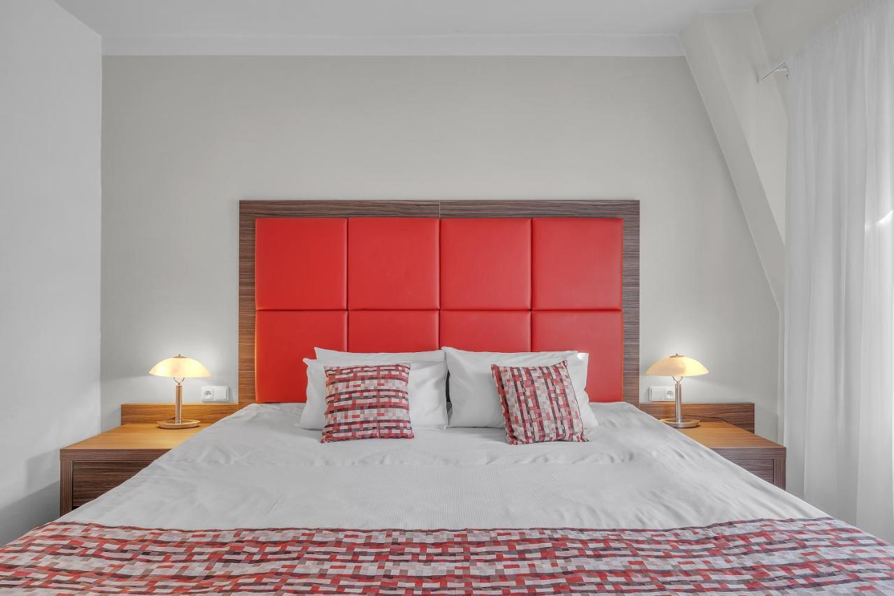 Hotel Nelly Kellys Trutnov Extérieur photo