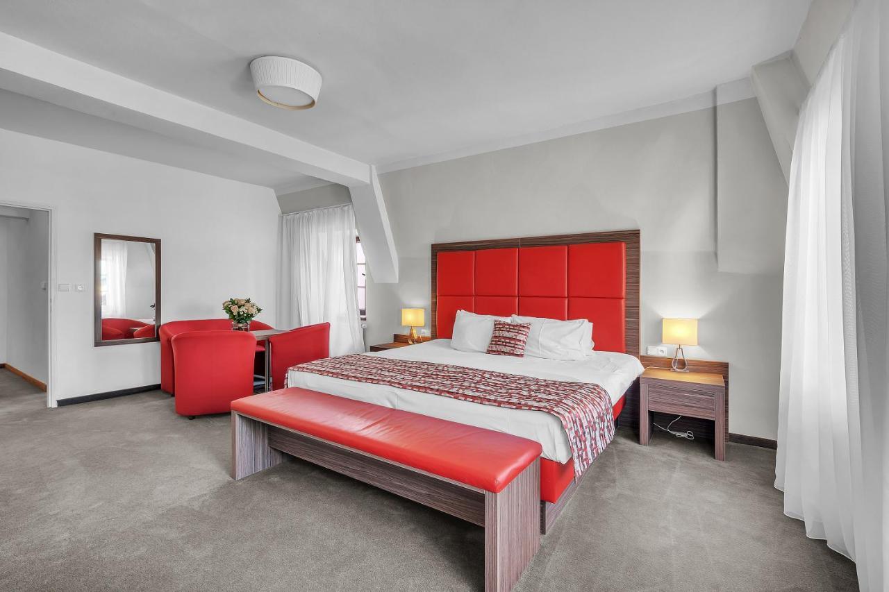 Hotel Nelly Kellys Trutnov Extérieur photo