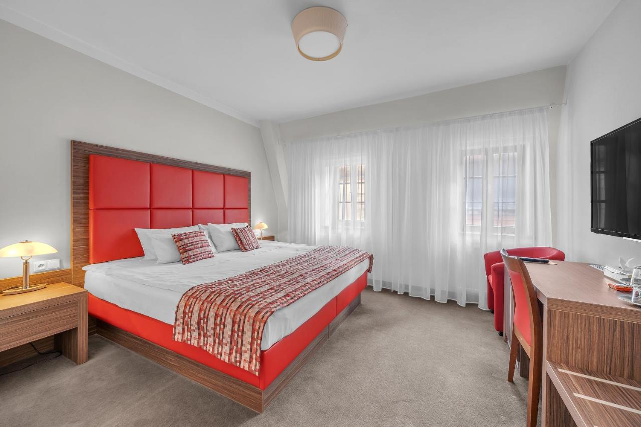 Hotel Nelly Kellys Trutnov Extérieur photo
