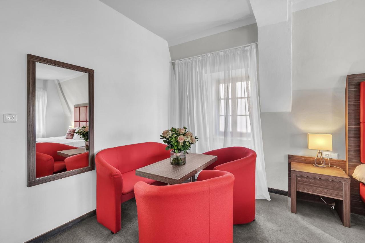 Hotel Nelly Kellys Trutnov Extérieur photo