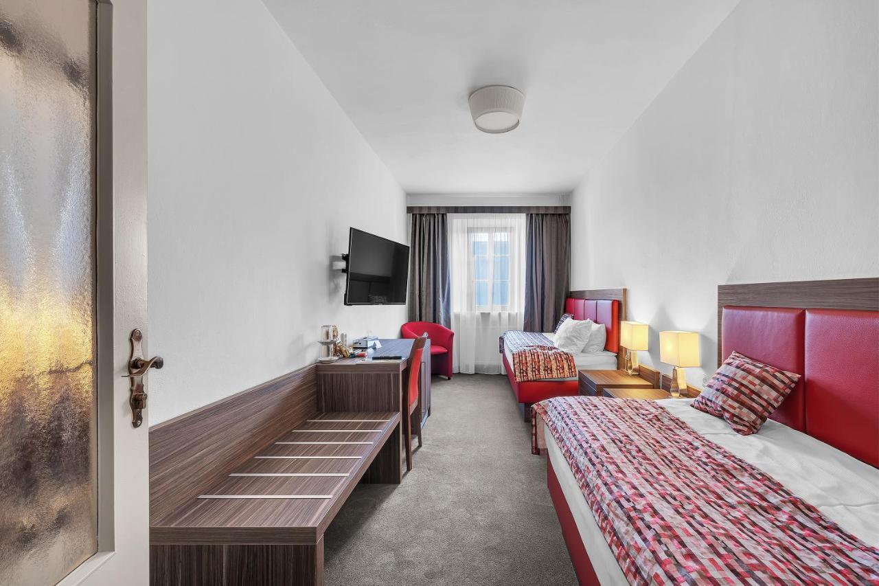 Hotel Nelly Kellys Trutnov Extérieur photo