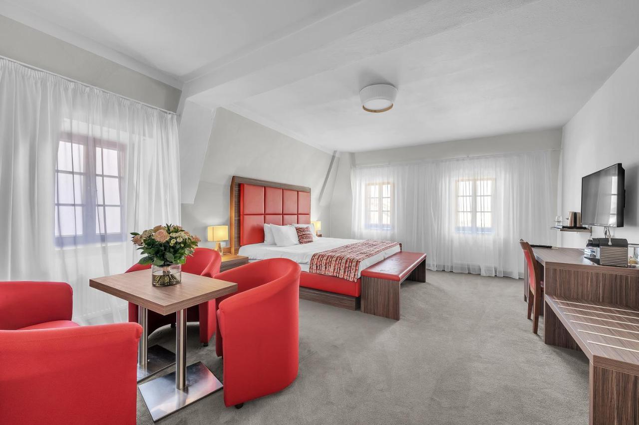 Hotel Nelly Kellys Trutnov Extérieur photo