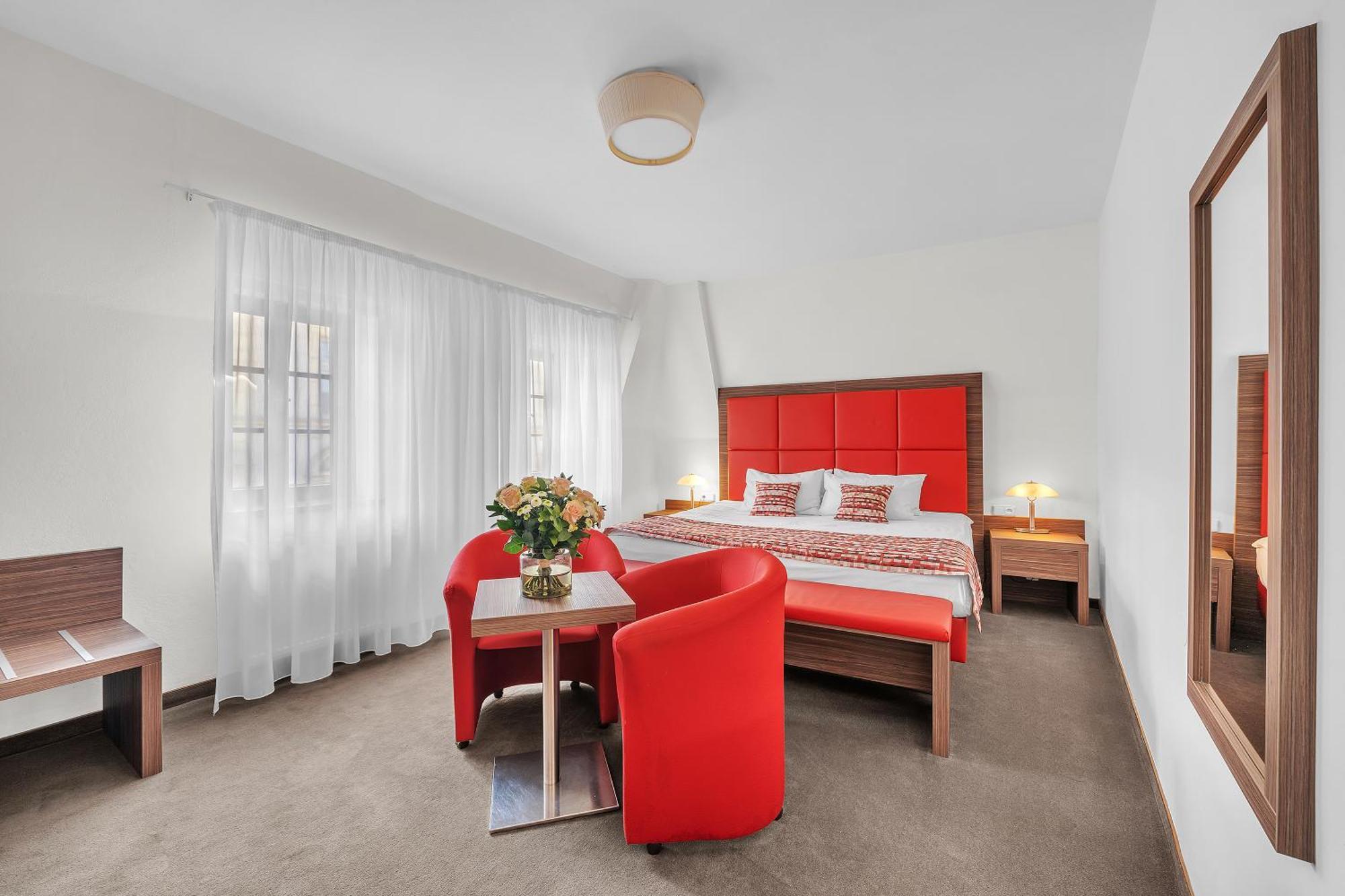 Hotel Nelly Kellys Trutnov Extérieur photo