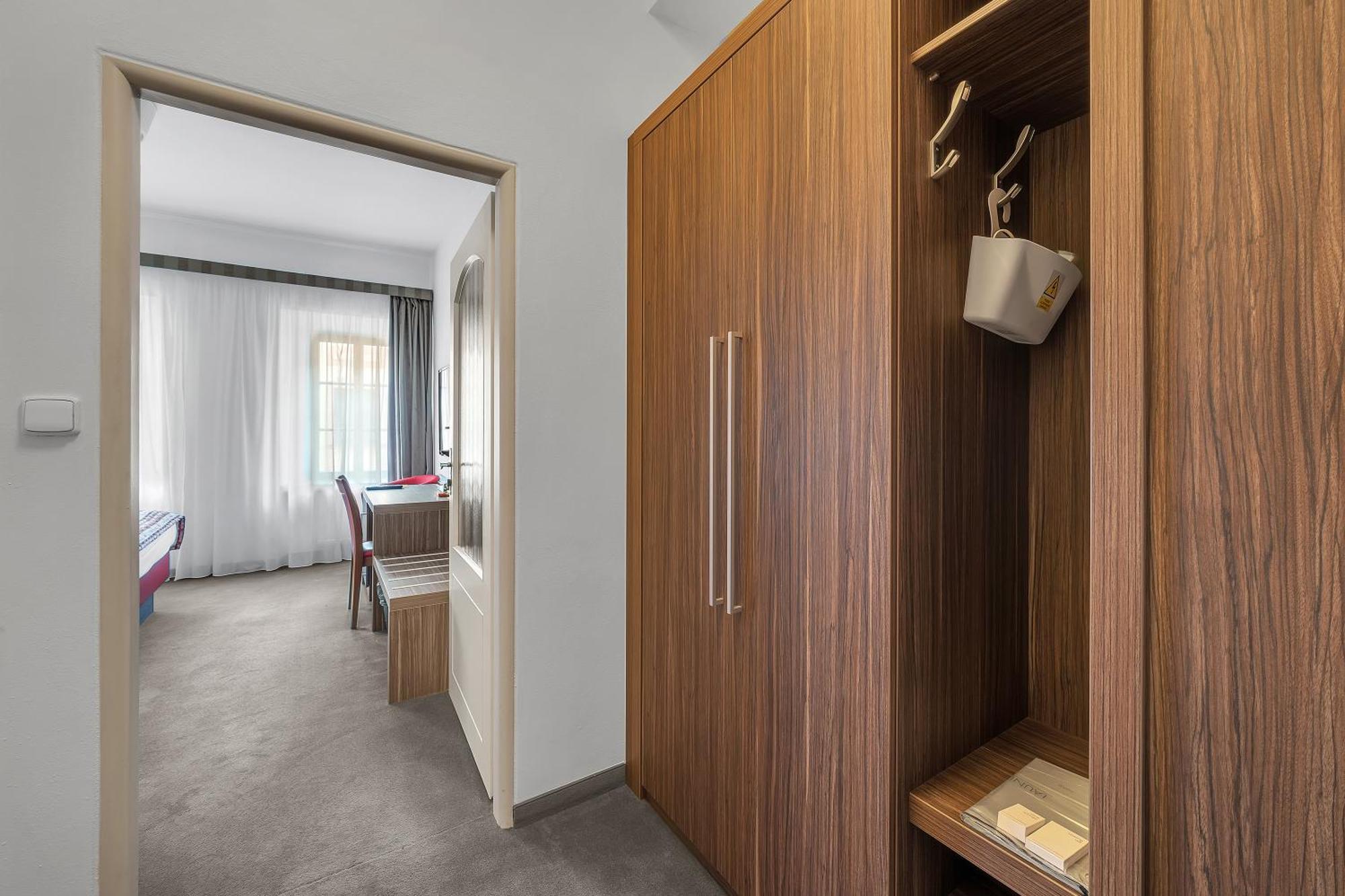 Hotel Nelly Kellys Trutnov Extérieur photo