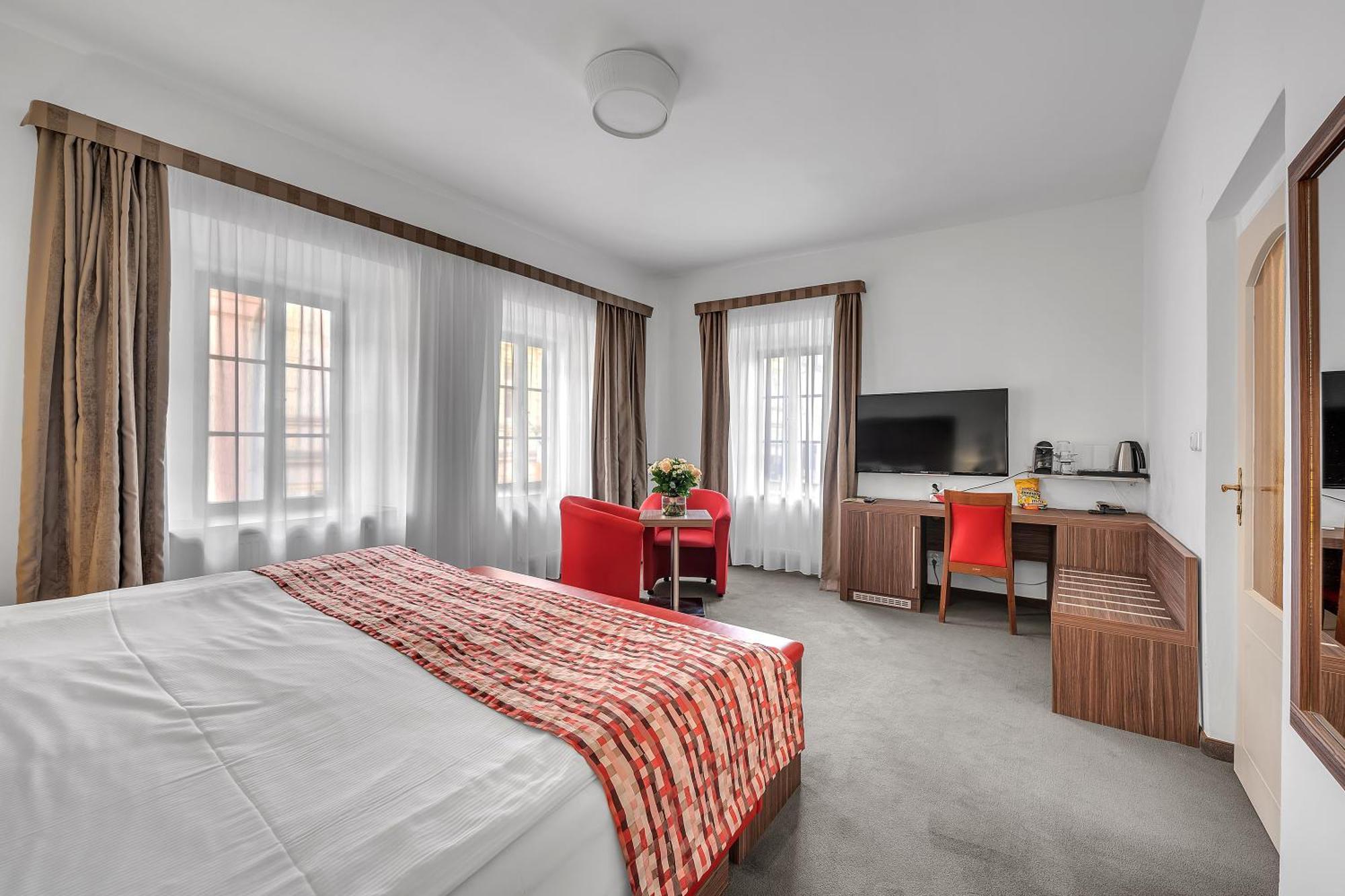 Hotel Nelly Kellys Trutnov Extérieur photo