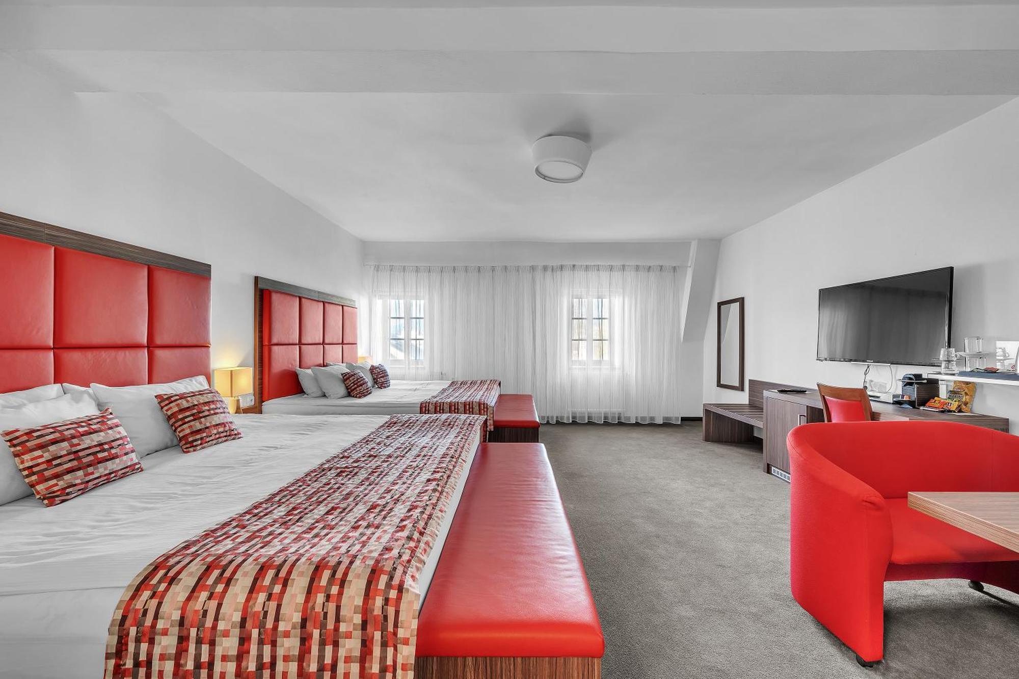 Hotel Nelly Kellys Trutnov Extérieur photo