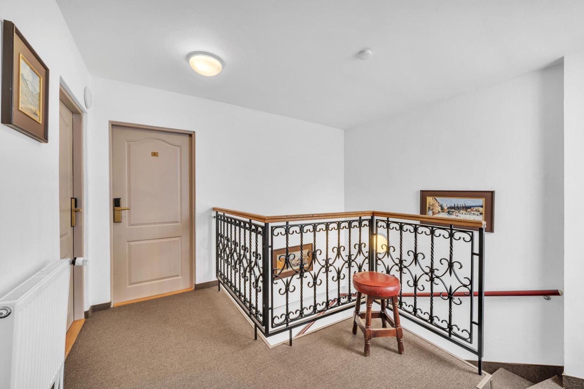 Hotel Nelly Kellys Trutnov Extérieur photo