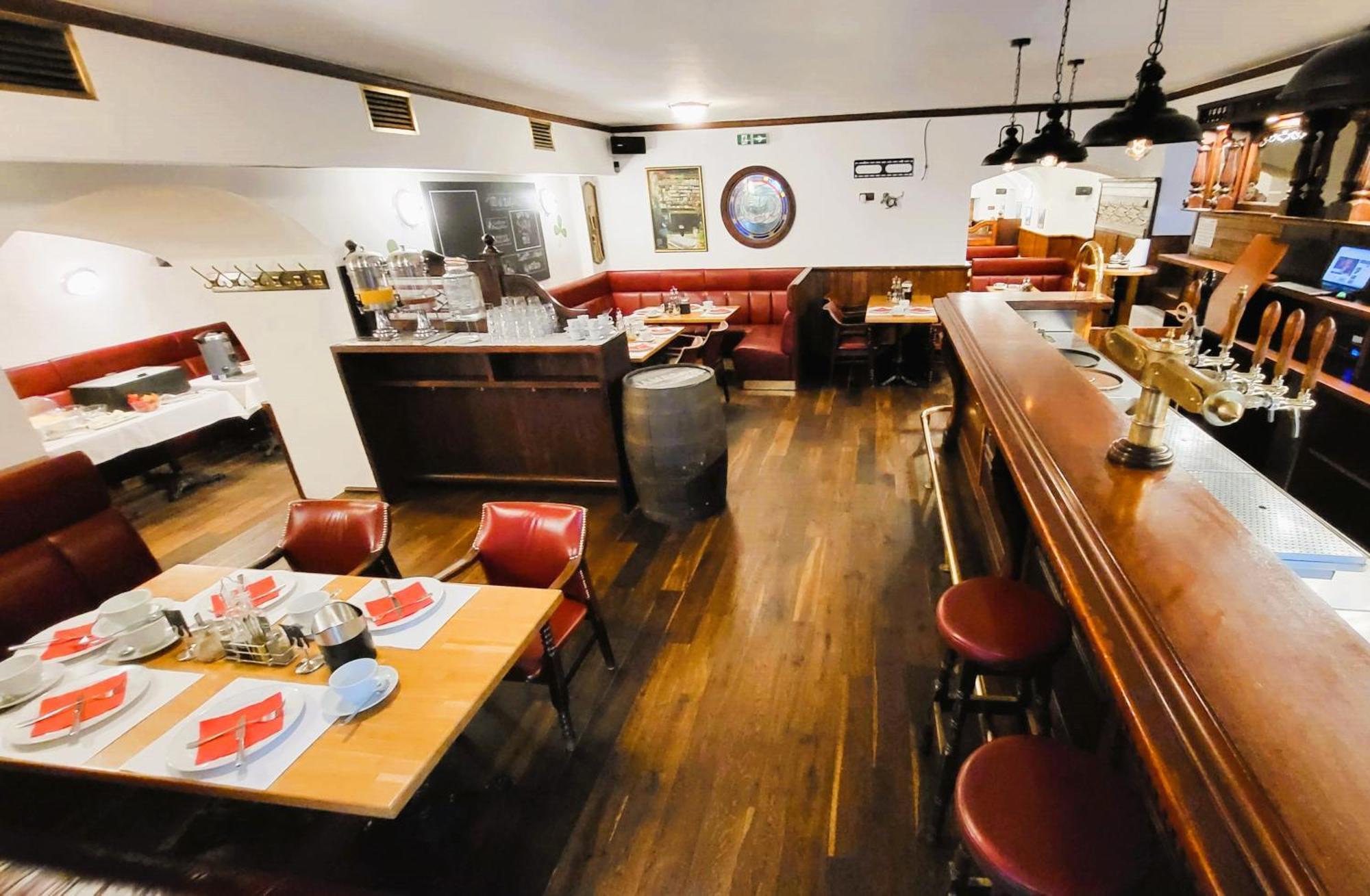 Hotel Nelly Kellys Trutnov Extérieur photo