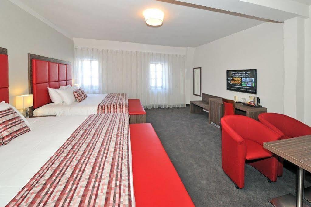 Hotel Nelly Kellys Trutnov Extérieur photo